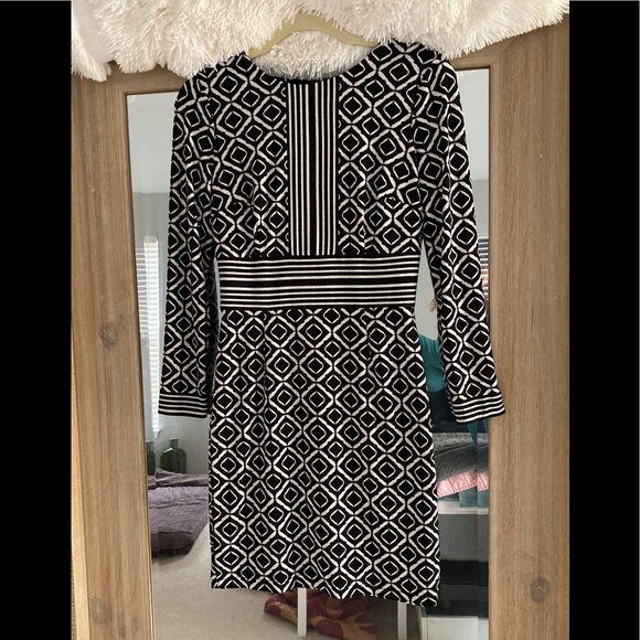 White House Black Market Dresses & Skirts - ❤️SALE❤️ WHBM long sleeve sheath dress